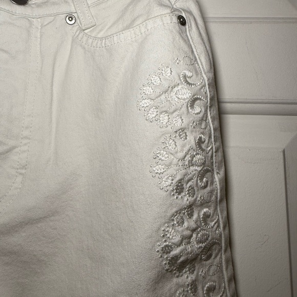 Cambio White Jeans Side Floral Embroidery Straight High Rise Size 6 Feminine - Picture 4 of 8